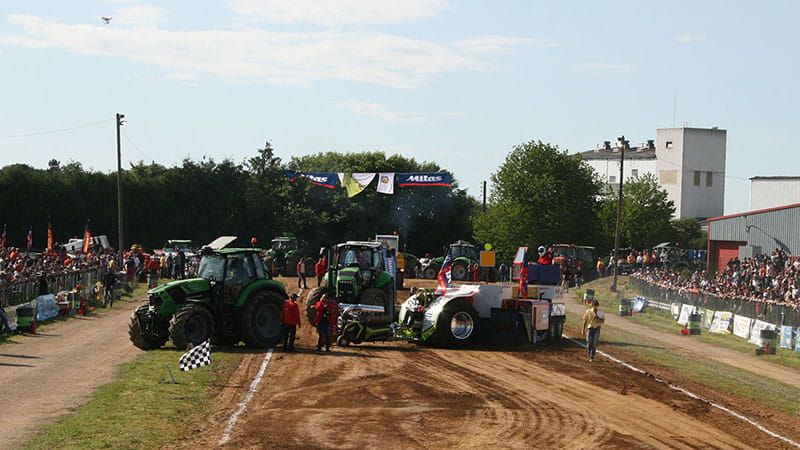 Tractor-Pulling-in-Bernay-03-s