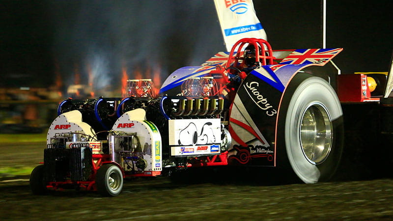 tractor-pulling-in-brande-EC-12-s