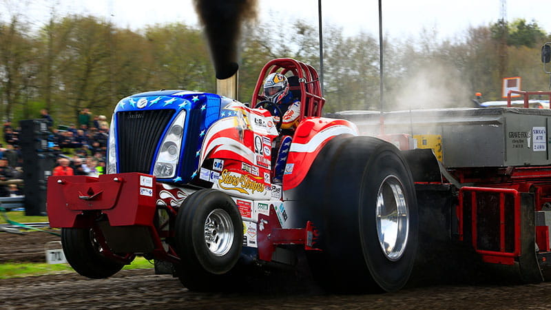 Tractor-Pulling-in-Brande-03-s