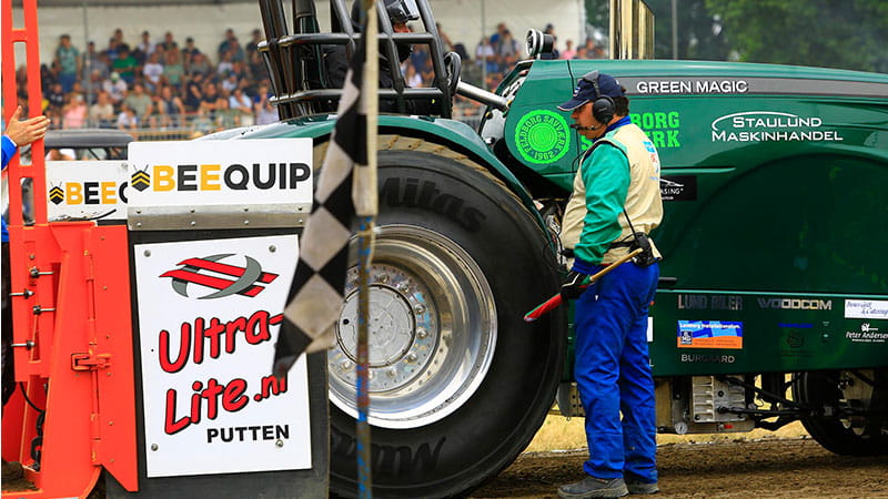 Tractor-Pulling-in-Made-03-s