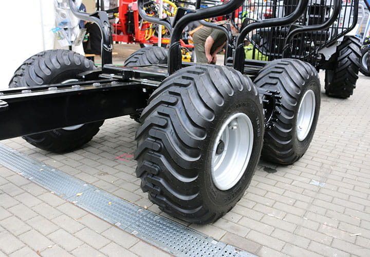 agricultural-and-forestry-tyres-crop-processing-and-green-area-equipment-implement-traction-TR-08