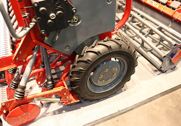 agricultural-and-forestry-tyres-crop-processing-and-green-area-equipment-tarctor-small-tyres-2