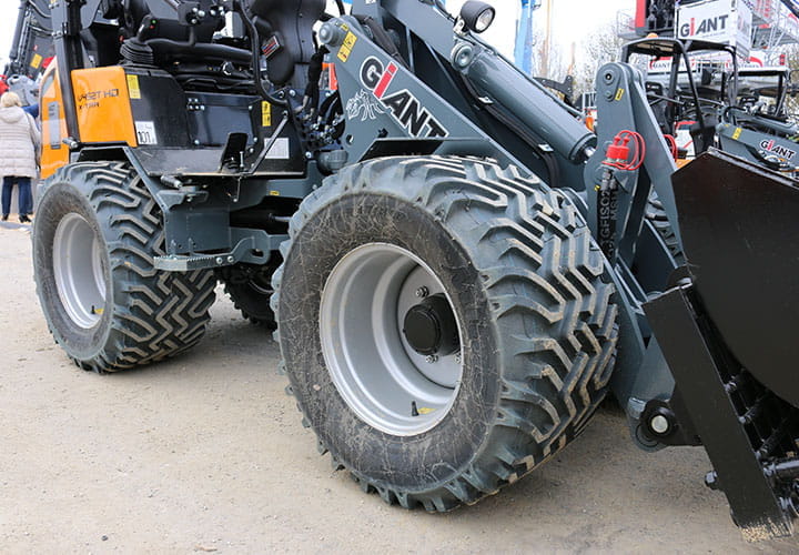 agricultural-and-forestry-tyres-transport-equipment-trailer-radial-tyres-AR-03