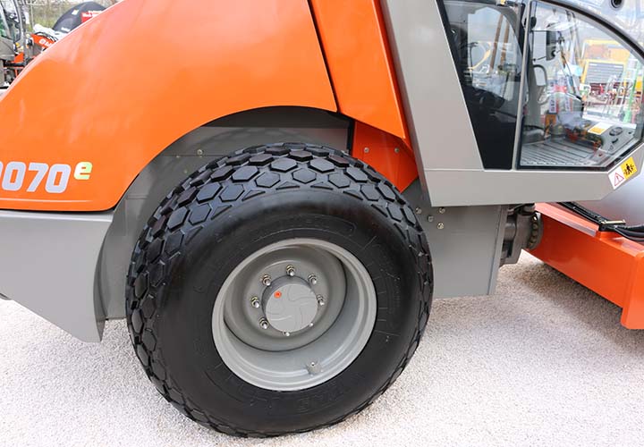 construction-tyres-road-construction-equipment-roller-tyres