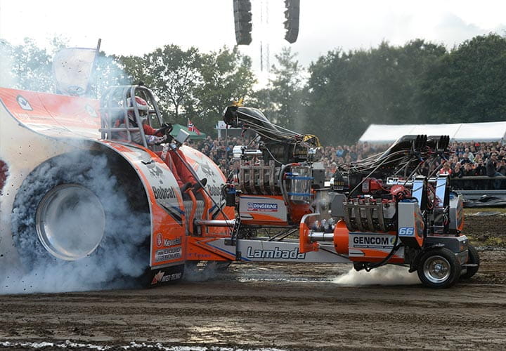 Tractor-Pulling-in-Brande