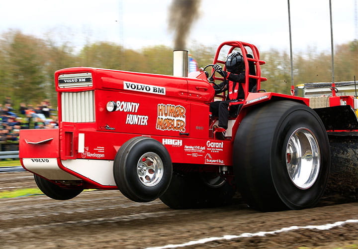 Tractor-Pulling-in-Brande